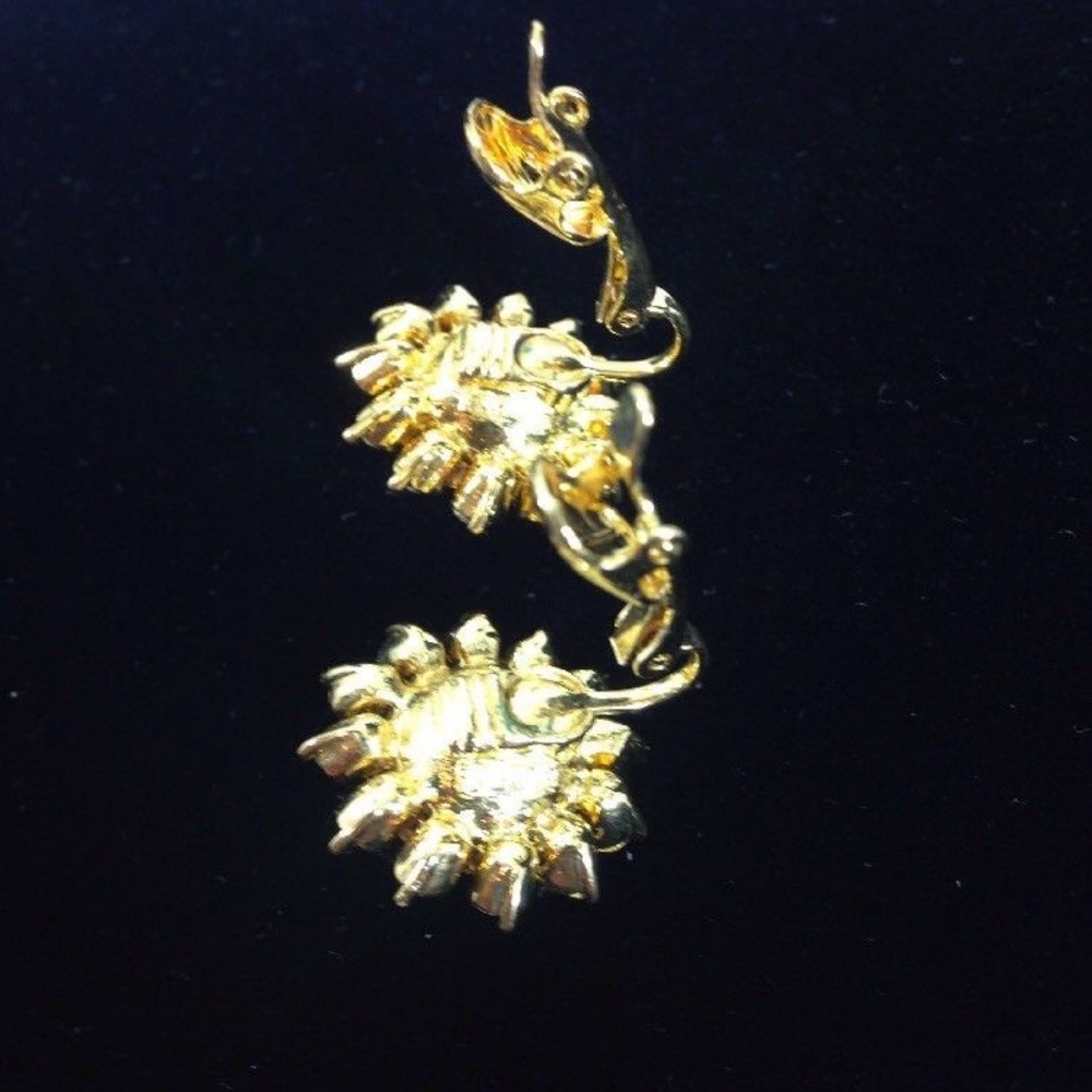 Vintage Signed Trifari Clip Earrings Fabulous Statement Runway Jewelry 1950s - Picture 5 of 7